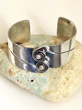 Gorgeous signed & numbered vintage Taxco sterling silver cuff